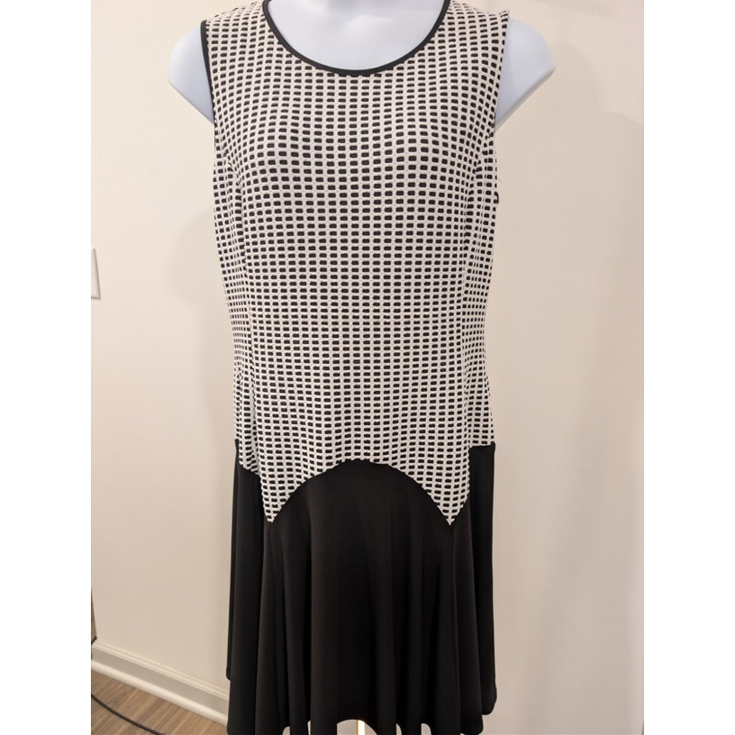 1153 - Joseph Ribkoff Black White Geometric Sleeveless Tunic Dress - Size 18