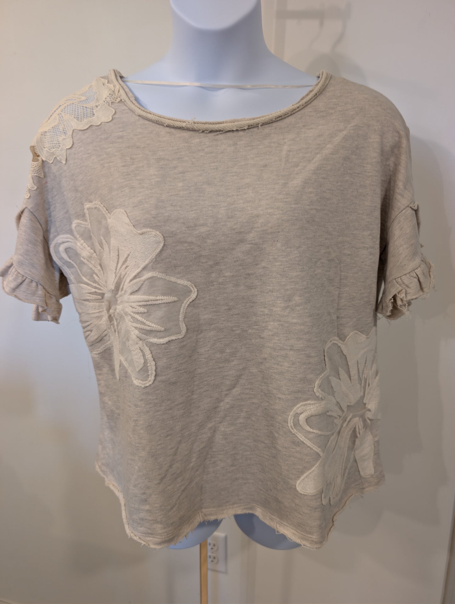 1160 - Oddy Boho Floral Lace Trim Short Sleeve Top Beige Oversized - NWT - Med