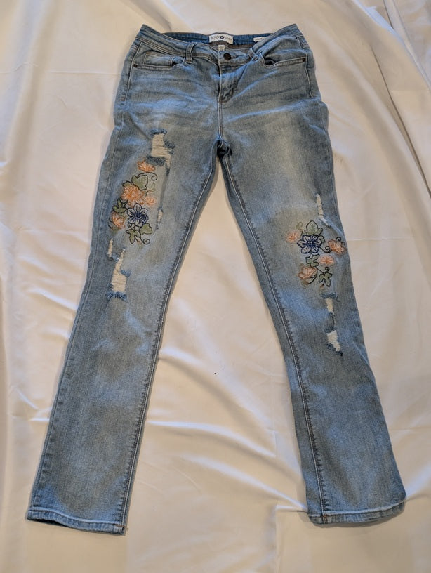 1168- Black Daisy Distressed Floral Embroidered Straight Leg Jeans Lt Wash- 7/28