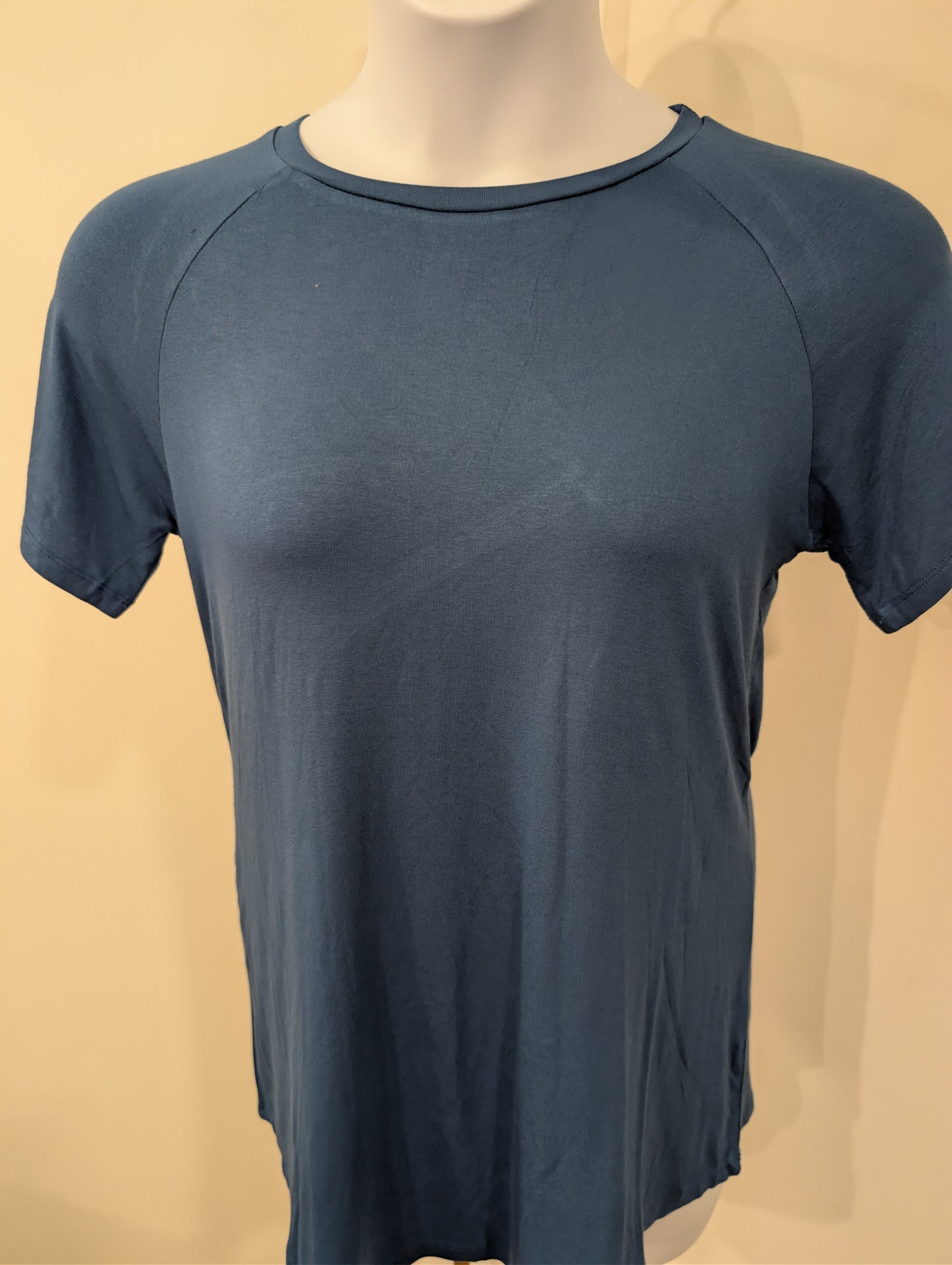 1223-Davi Dani Blue Short Sleeve Raglan T Shirt Casual Athletic - NWT - Size Sm