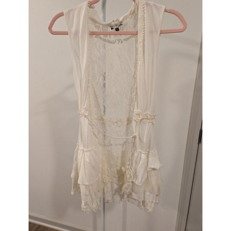 1469 - rue21 Lace and Tiers Vest - XL