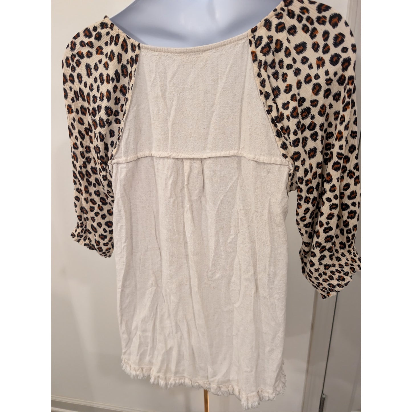1300 - Umgee Linen Blend Blouse with Animal Print Sleeves - 1XL