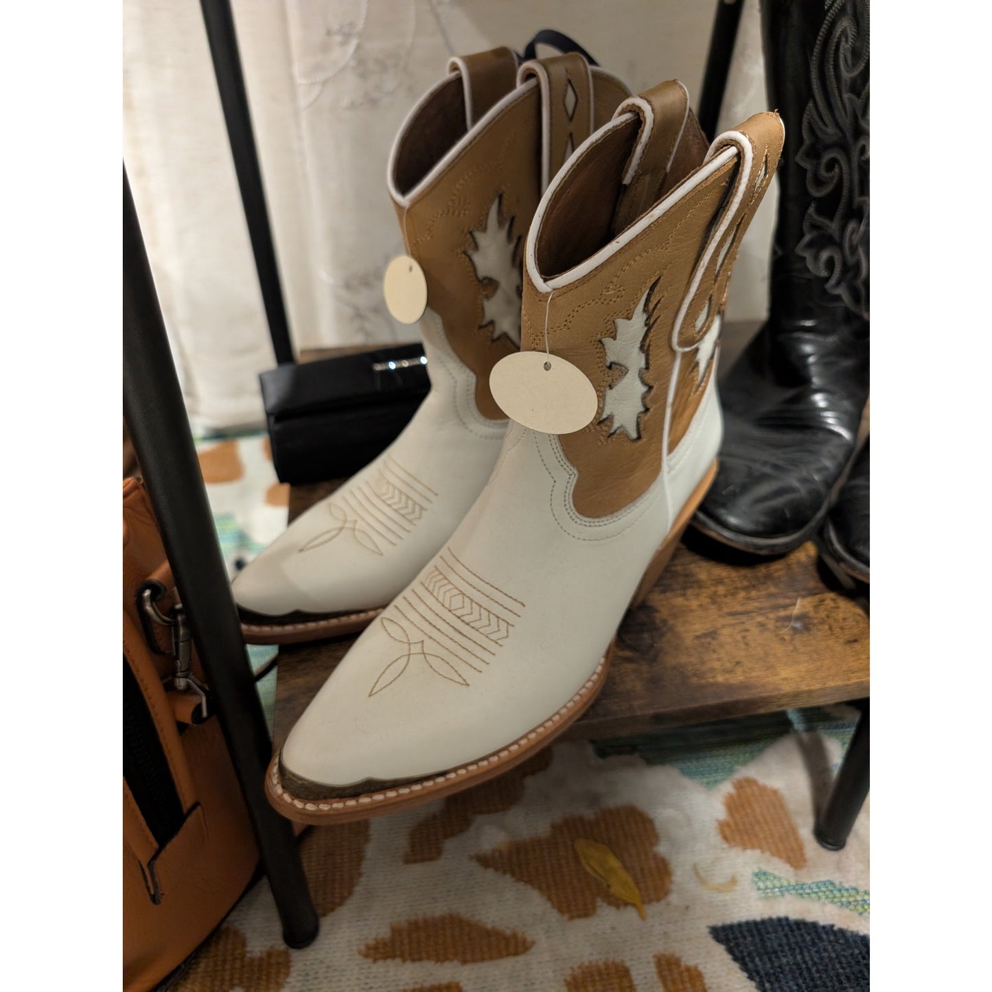 B100 - Idyllwind Women's Thunderbird Western Boots - SIze 10 - NWT