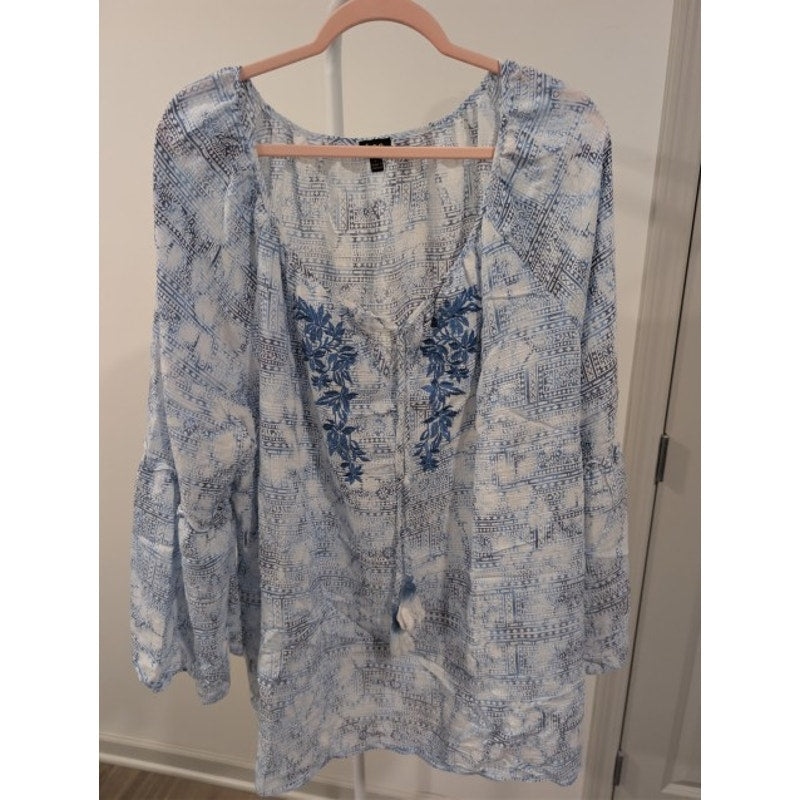 1496 - Lee White and Blue Blouse with Embroidery - 3x