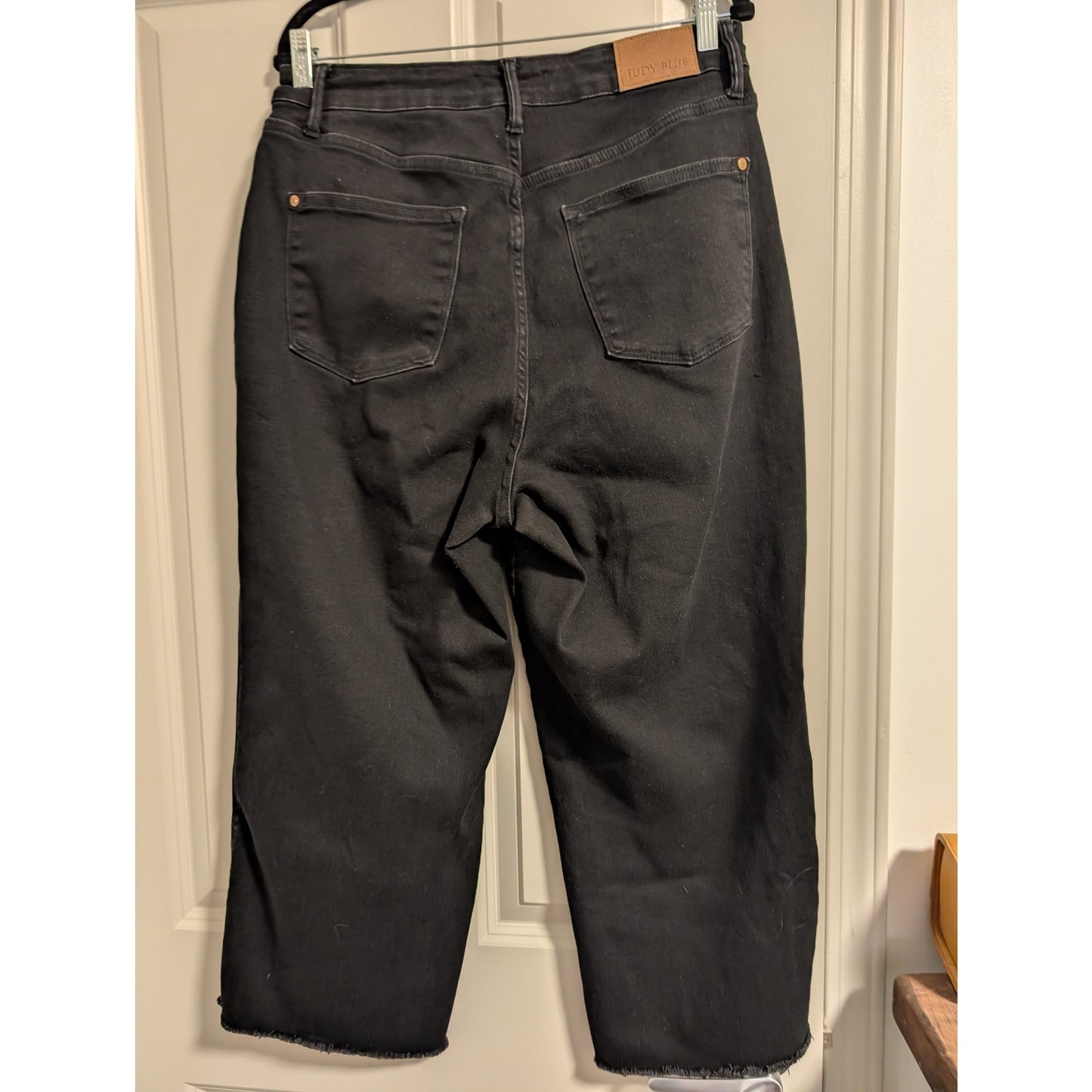 1537 - Judy Blue Black Capri Jeans with raw edge hem - 16W