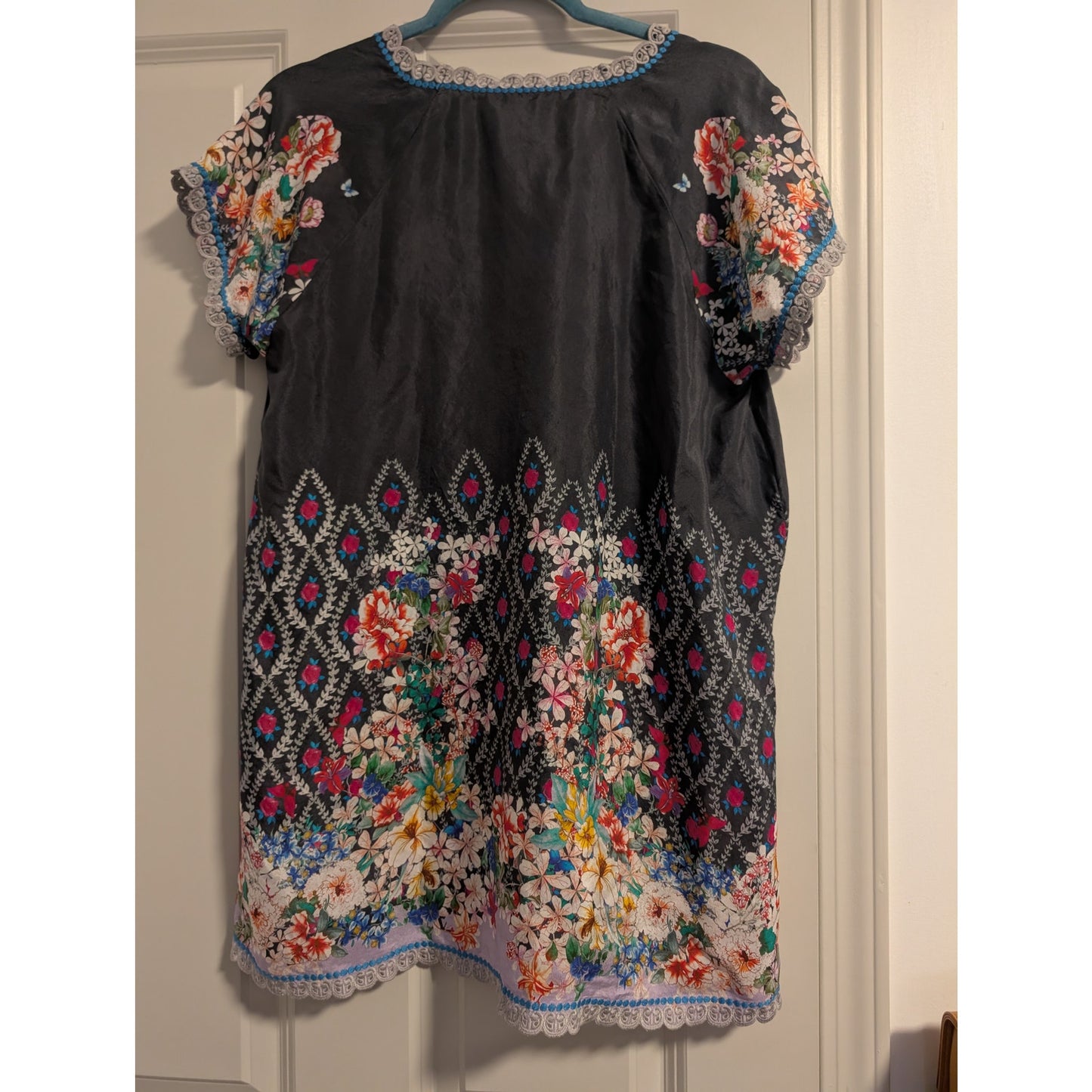 1534 - Johnny Was 100% Silk Floral print blouse with Embroidered Trim - XS