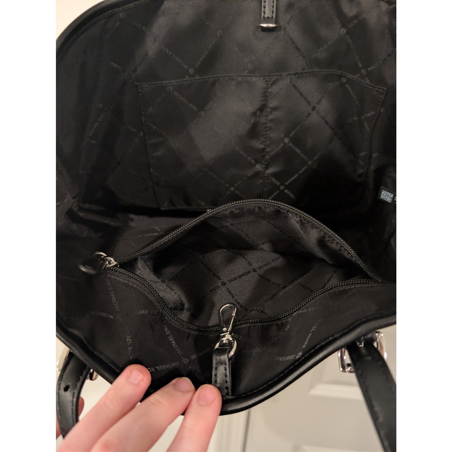 1366 - Michael Kors Jet Set Charm Medium Graphic Logo Carryall Tote Bag - NWT