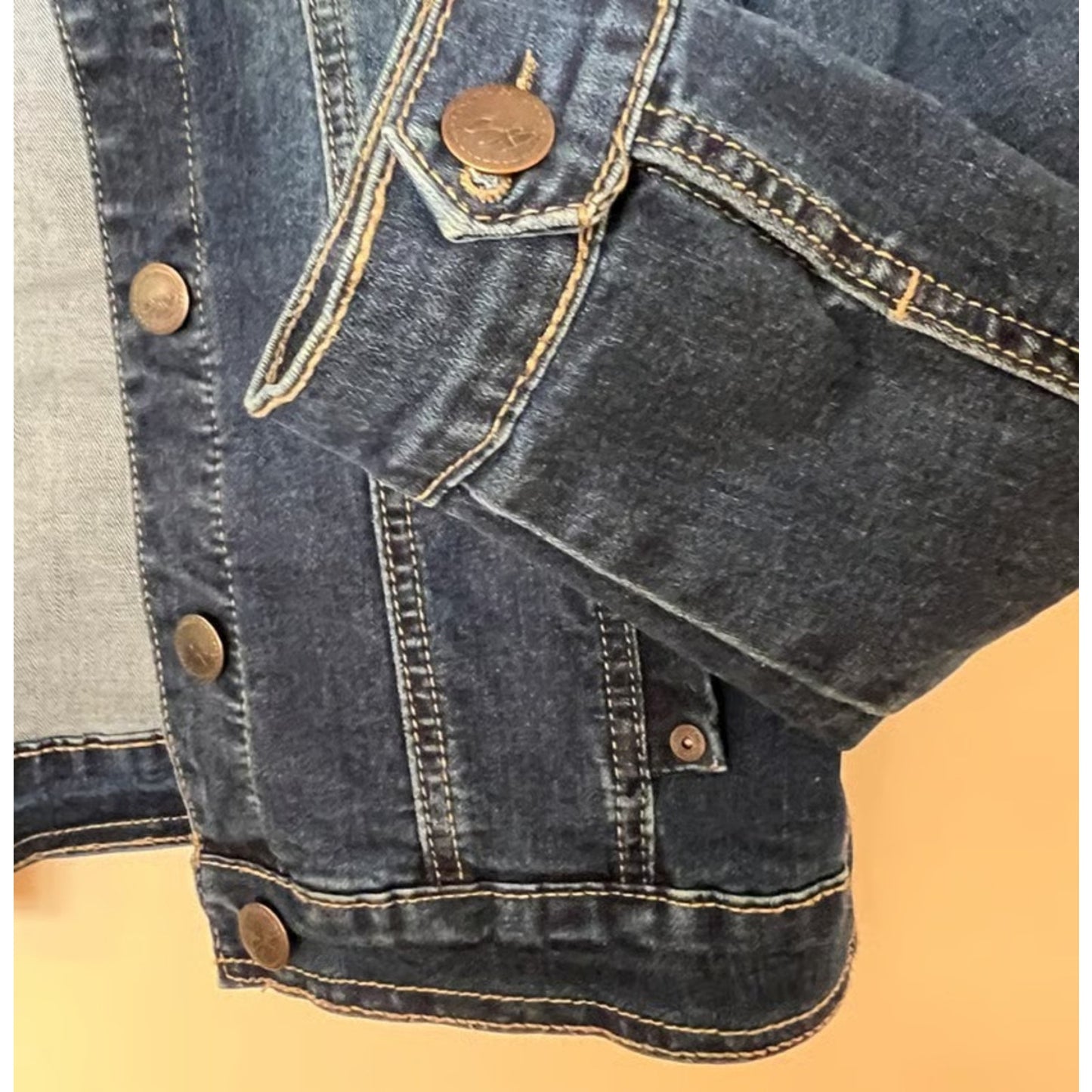 1135 - Suzanne Betro Denim Jacket Womens M Blue Button Front Vintage - NWOT