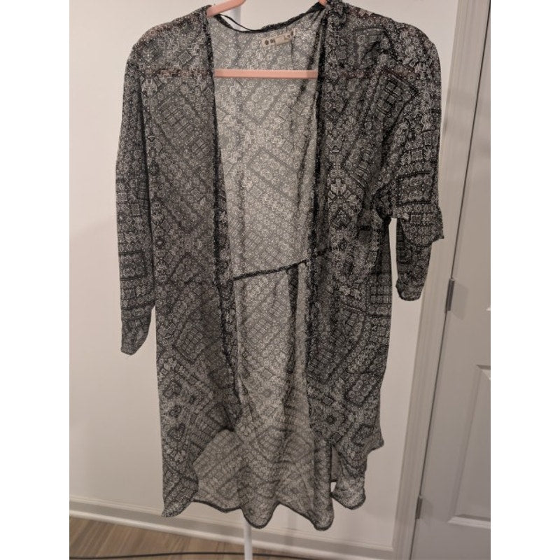 1504 - Ruffhewn Black amd White Kimono - 1X