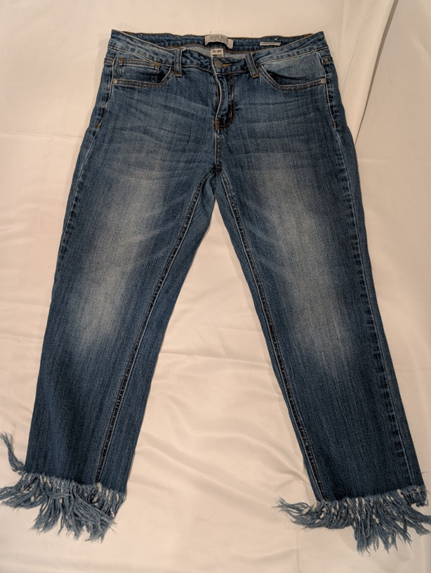 1166- Judy Blue Frayed Hem Cropped Straight Leg Jeans - Size 11/30