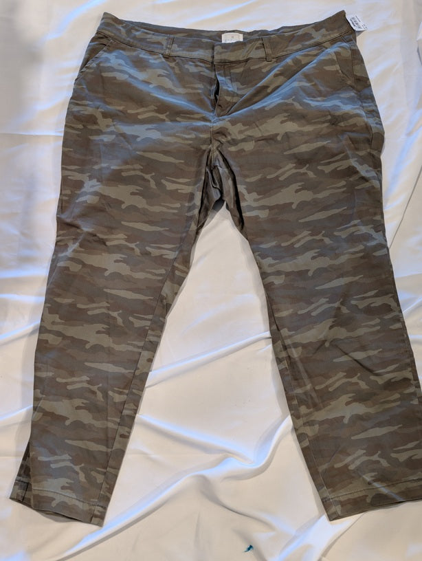 1167 - Caslon Camo Stretch Chino Pants Brown Gray Camouflage - NWT - Size 22