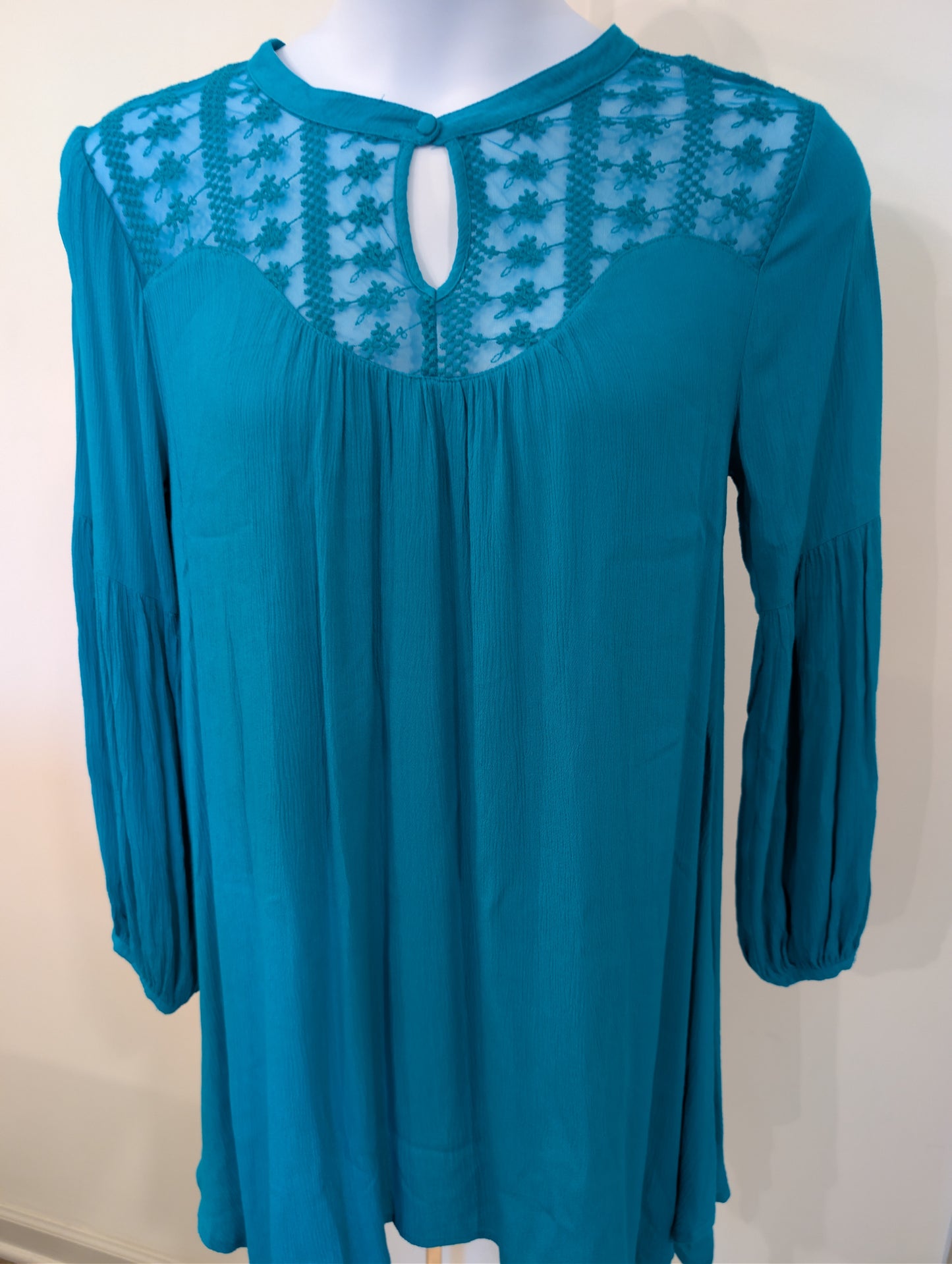 1176- Umgee Teal Lace Yoke Pleated Tunic Womens Long Sleeve - New- Medium