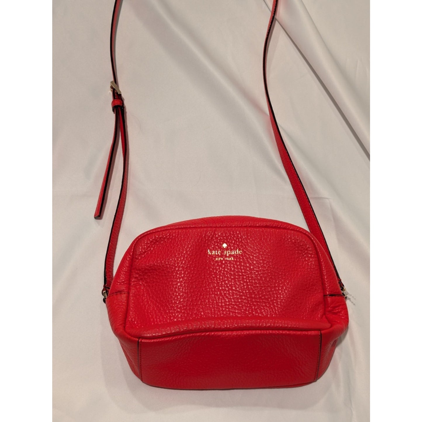 1066 - Kate Spade Red Pebbled Leather Crossbody Bag Gold Zip