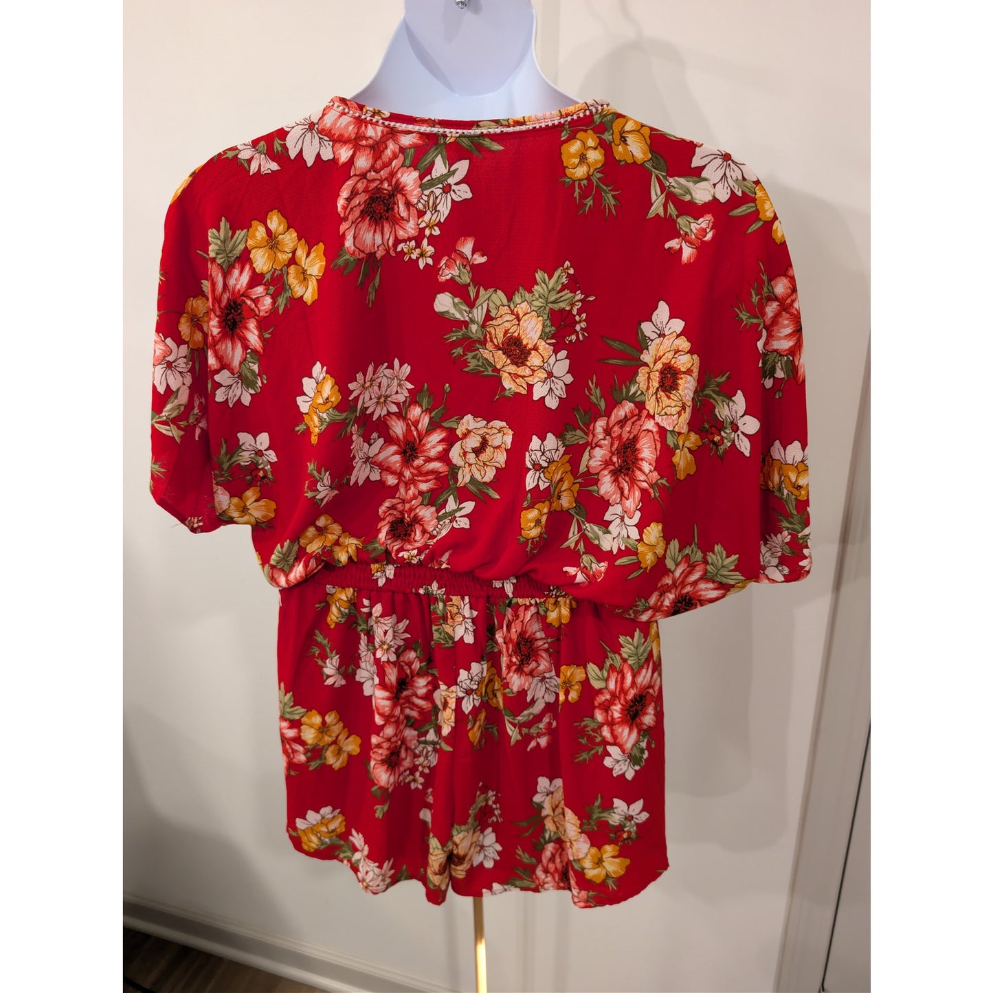 1445 - Umgee Floral Romper - Red - Size Medium - NWOT