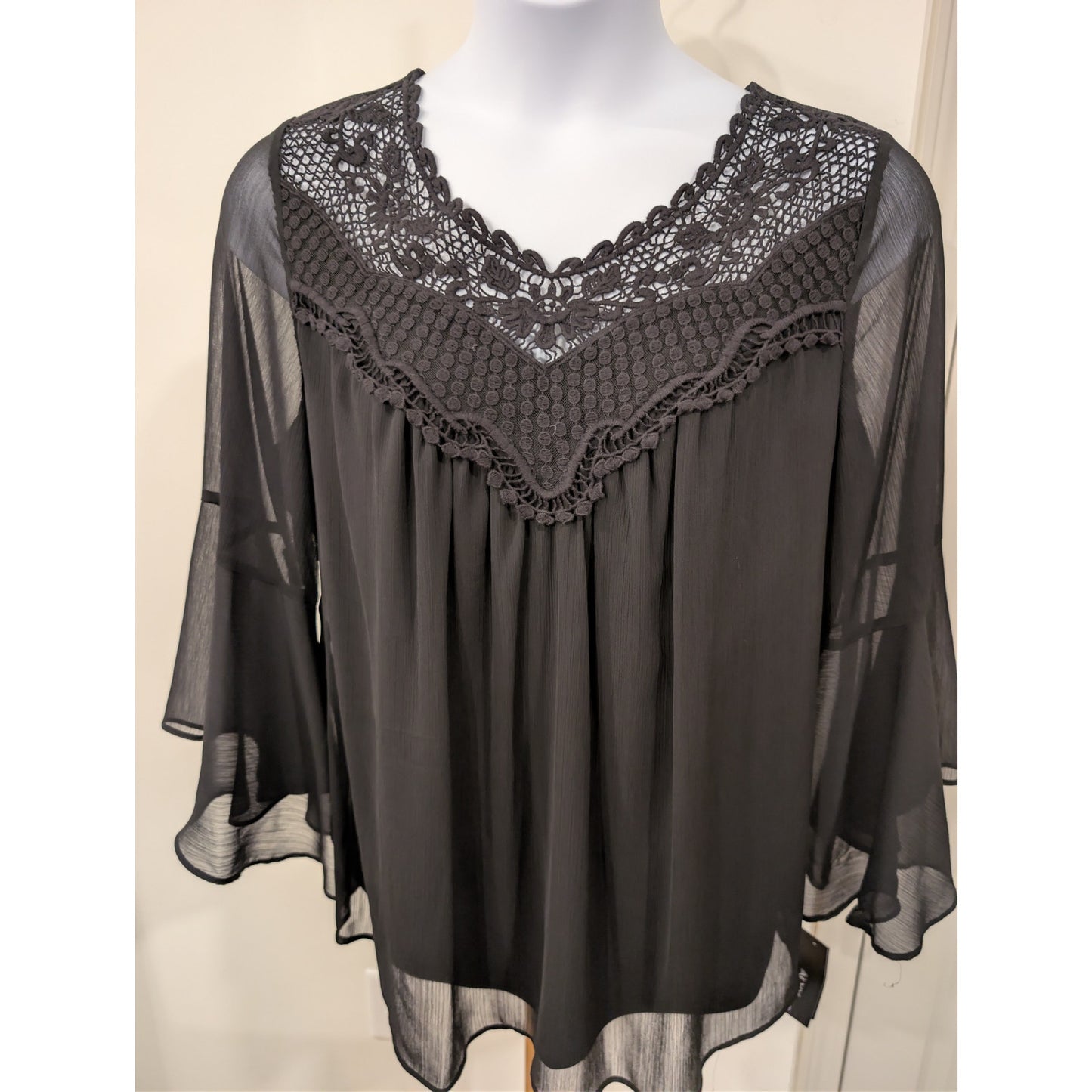 1303 - Alyx Beautiful Black Shear Blouse ith Lace/Crochet and Cami - 1X - NWT