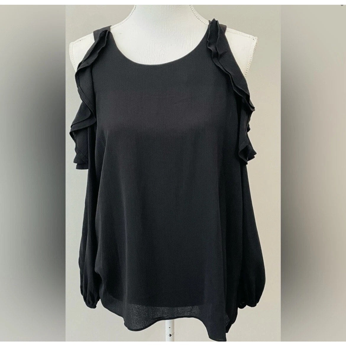 1406 - Umgee Long Sleeve Cold Shoulder Blouse - Large