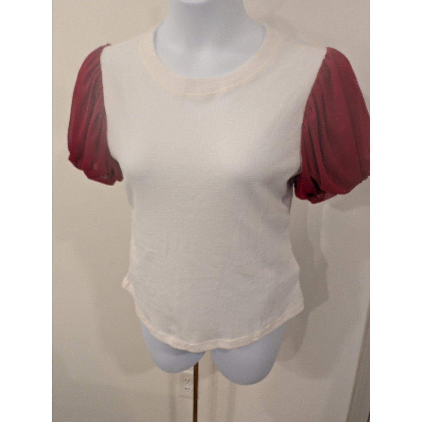 1371 - Ces Femme Baby waffle bluse with puff sleeves - Large - NWT