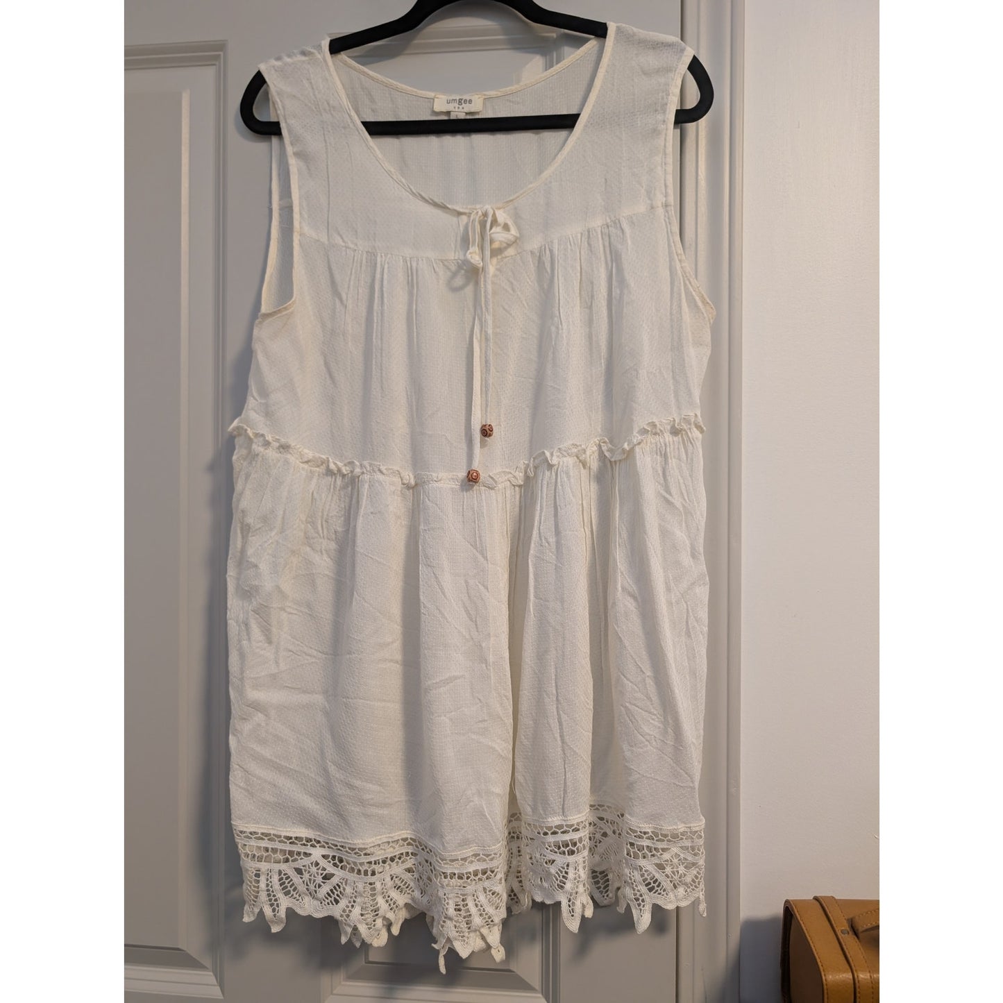 1489 - Umgee Sleeveless Micro Swiss Dot blouse with Battenburg lace - Large