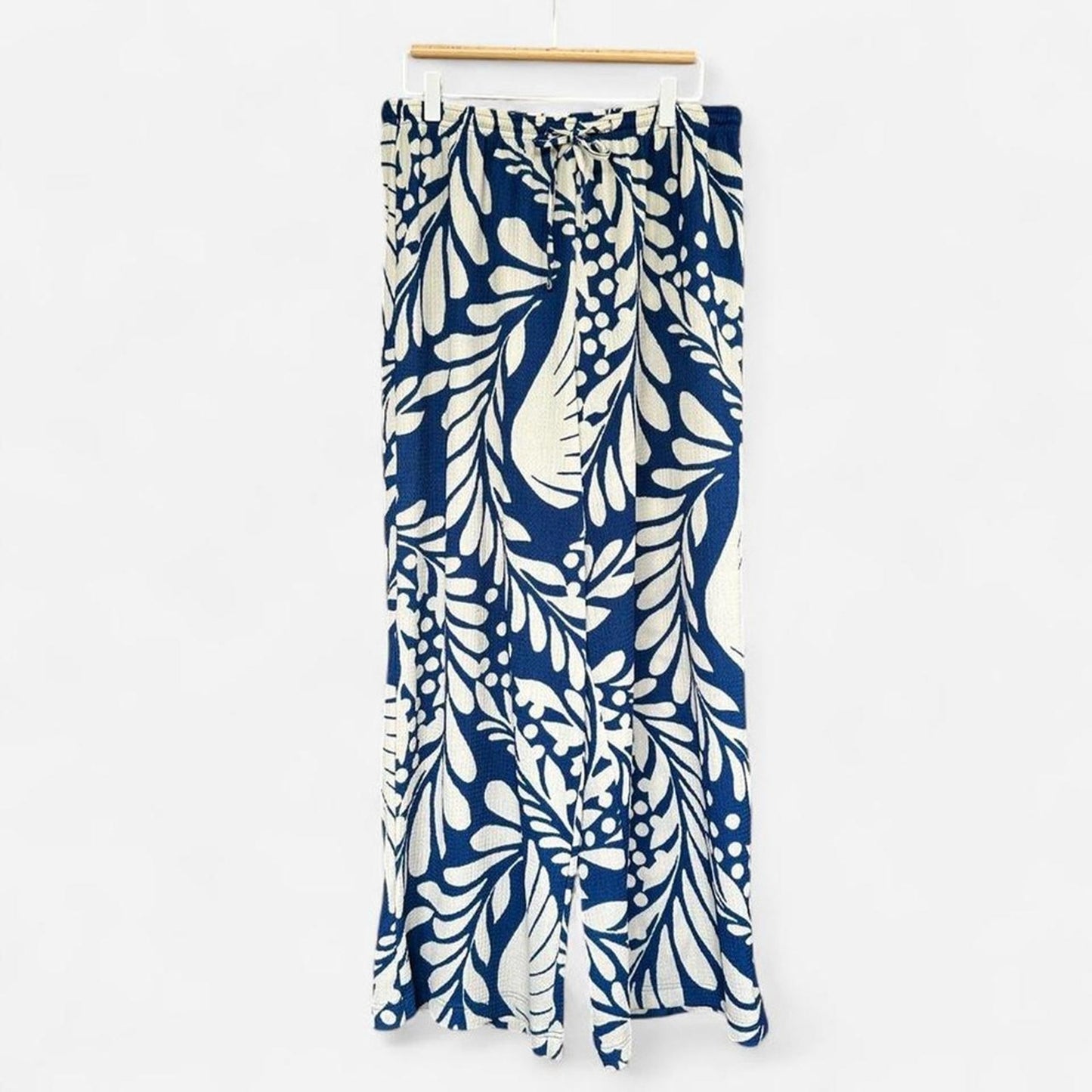 1108 - H & M Boho Wide Leg Pants Blue Cream Leaf Print High Waist - NEW - Size 1