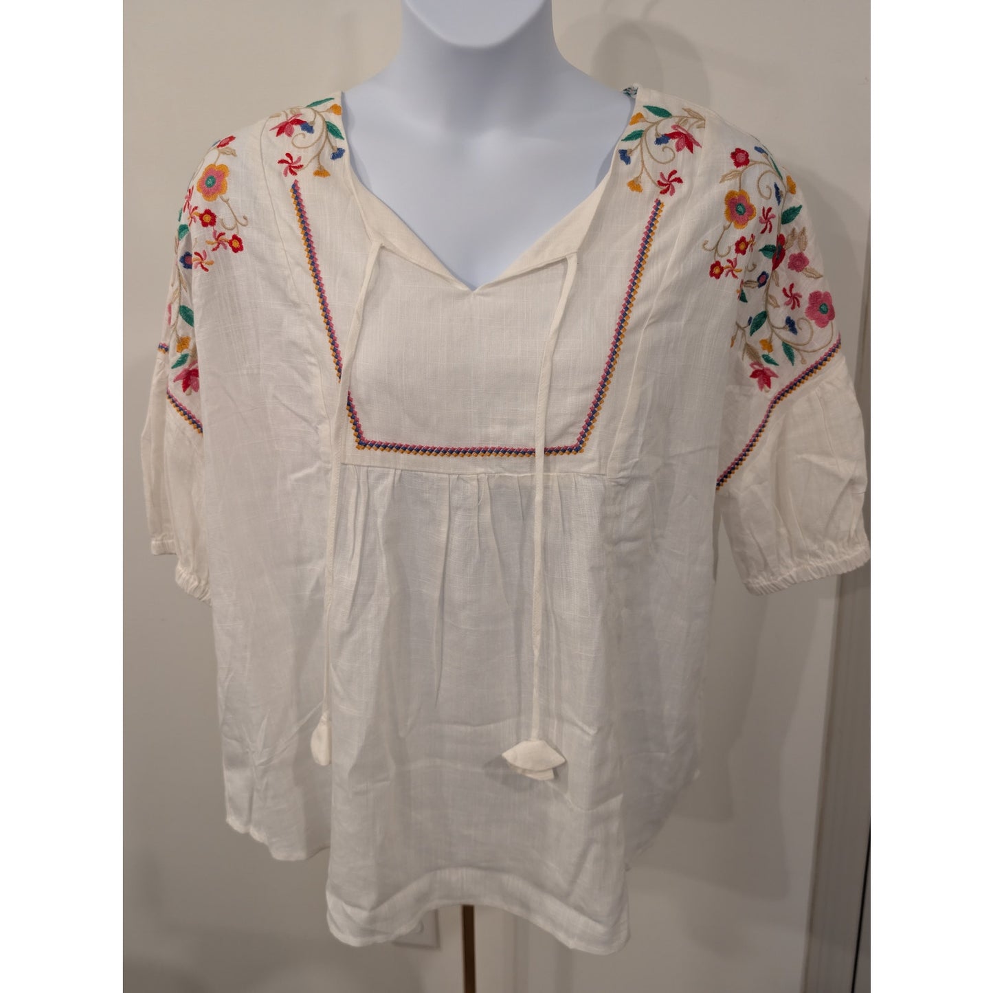 1438 - Umgee White Linen Embroidered  Blouse _ Size L - NWT