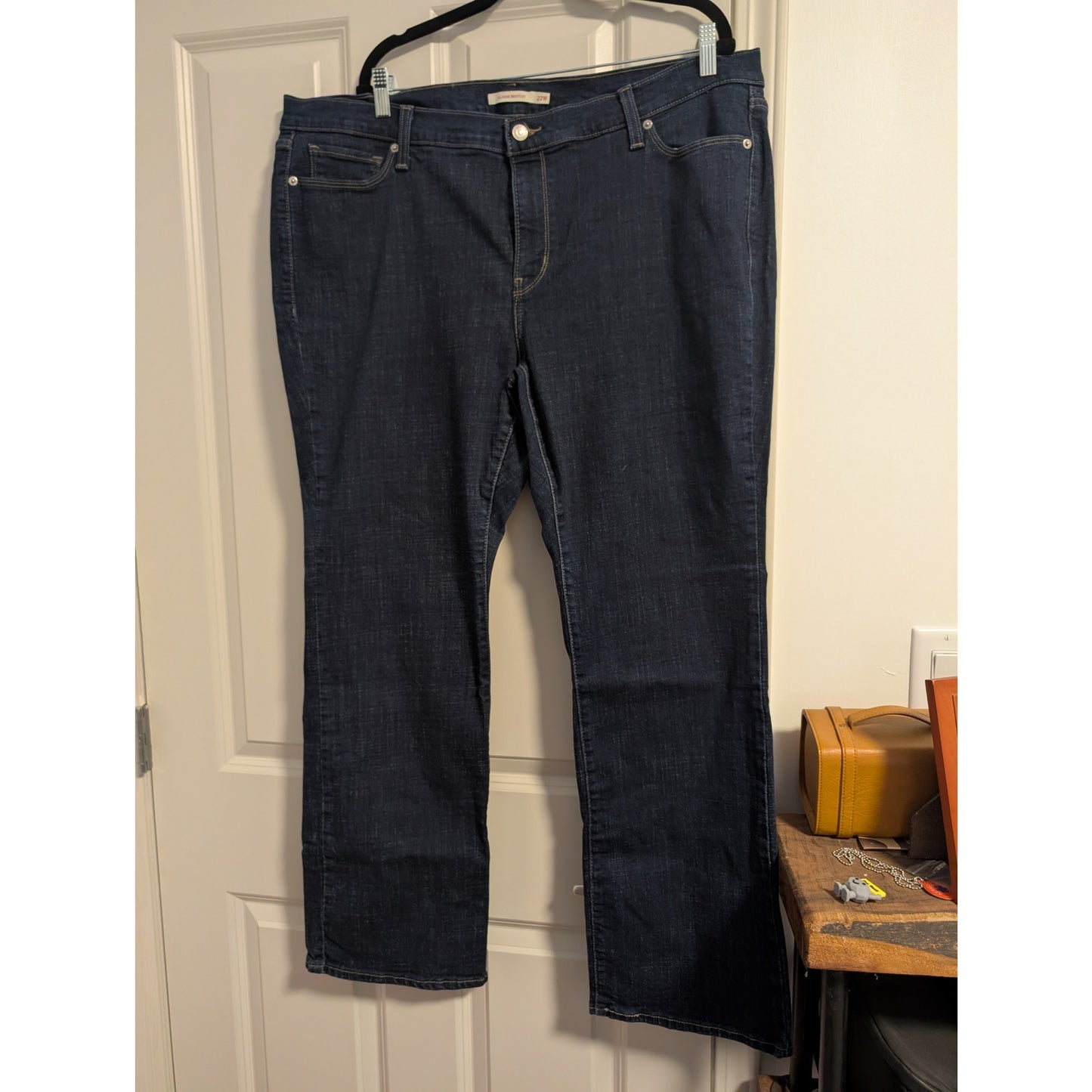 1533 - Levis Dark Wash Boot Cut Jeans with 23% Viscose - 22W - NWOT