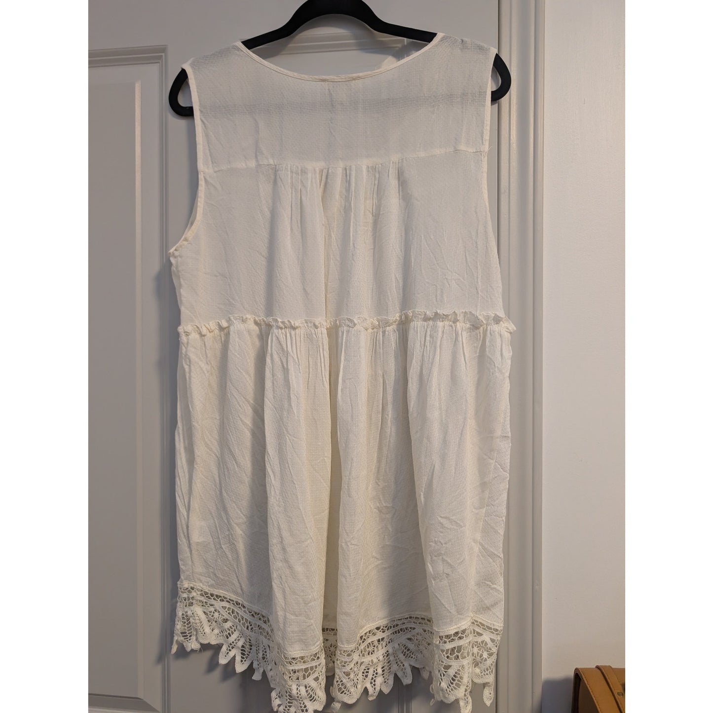 1489 - Umgee Sleeveless Micro Swiss Dot blouse with Battenburg lace - Large