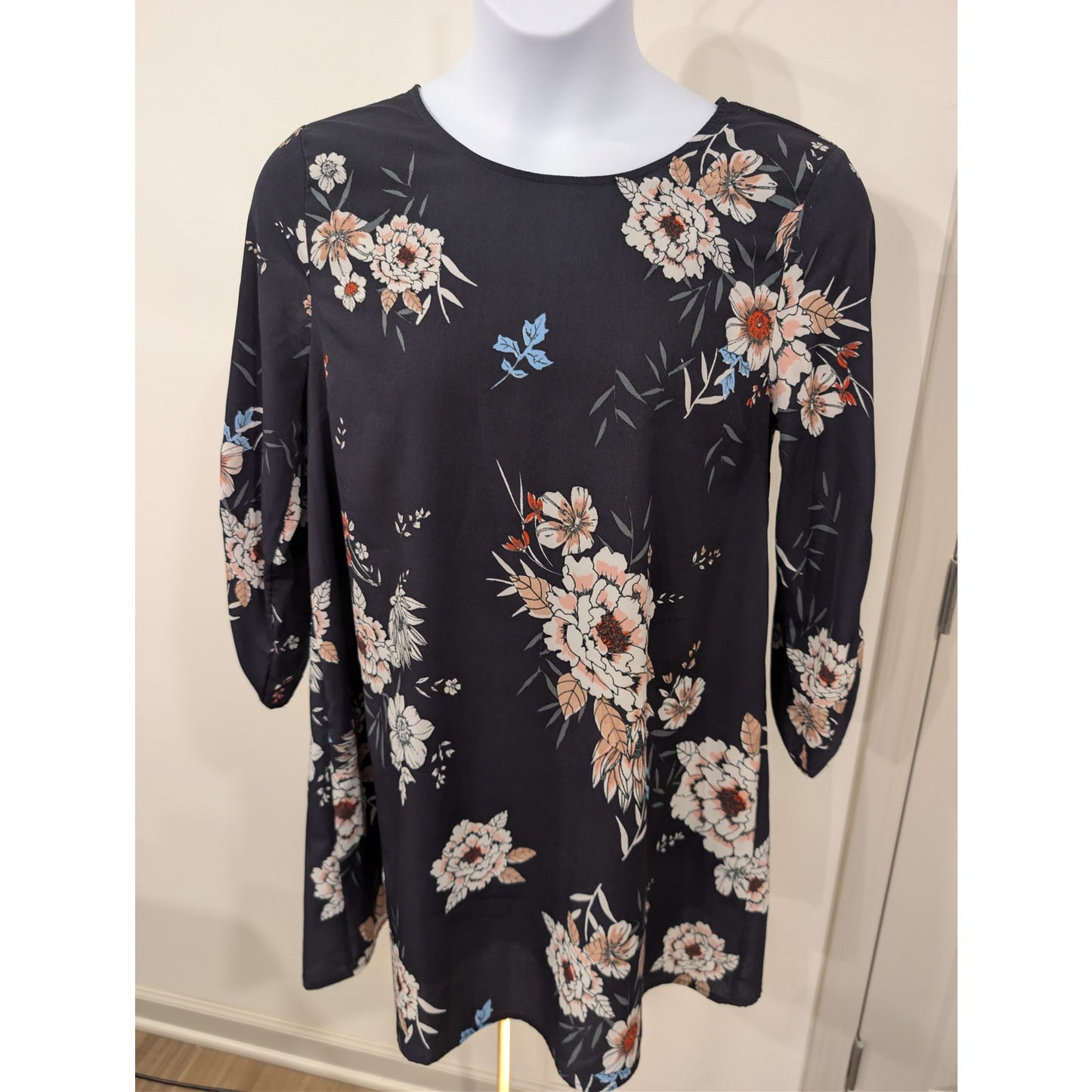 1439 - Umgee Navy with floral print Tunic/Dress - Medium - NWOT