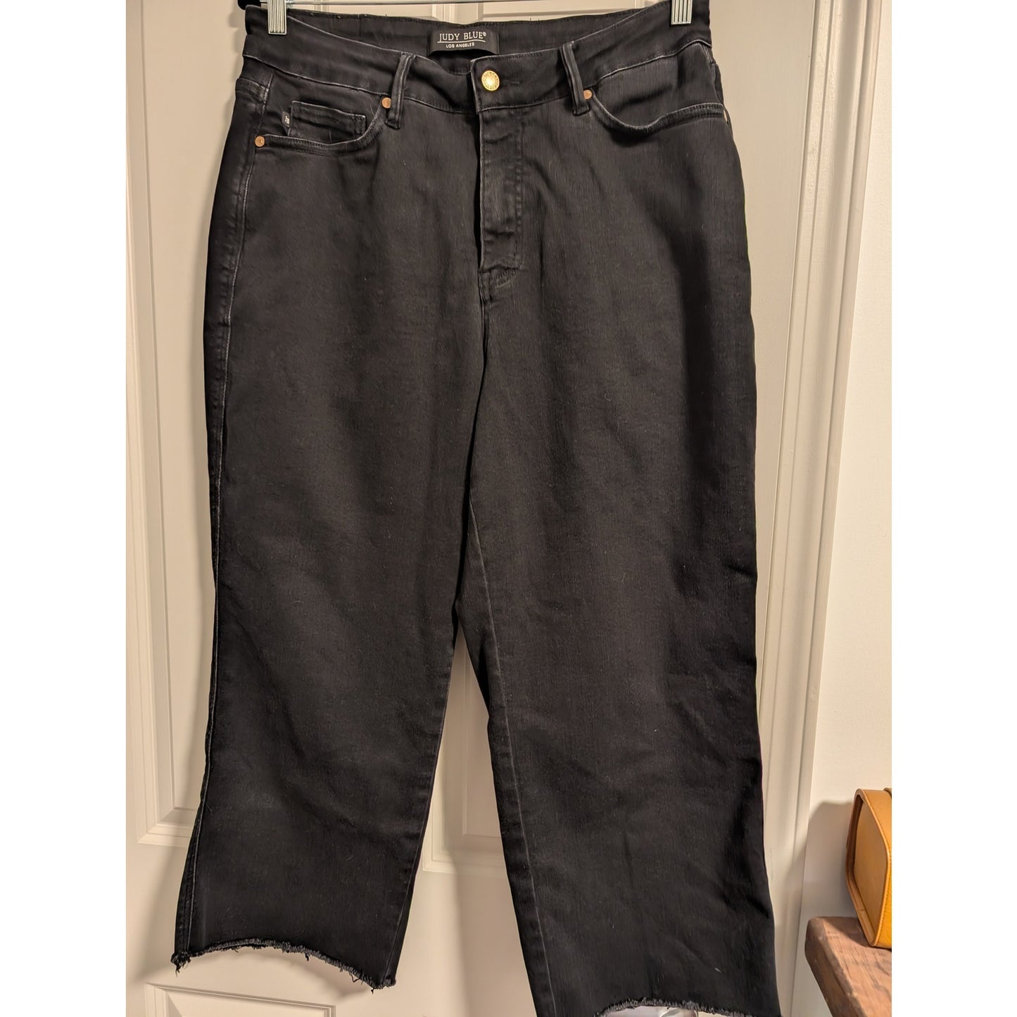 1537 - Judy Blue Black Capri Jeans with raw edge hem - 16W