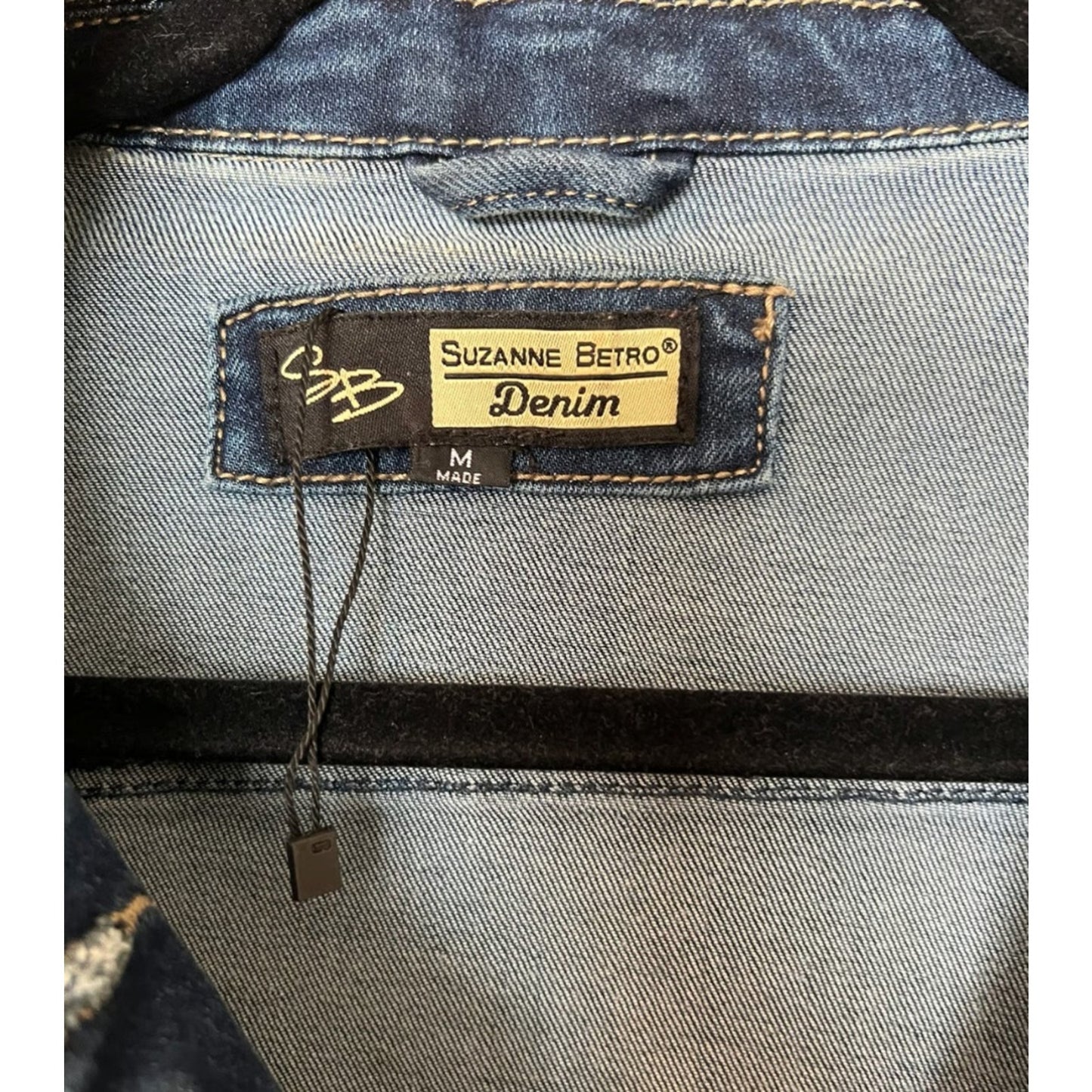 1135 - Suzanne Betro Denim Jacket Womens M Blue Button Front Vintage - NWOT