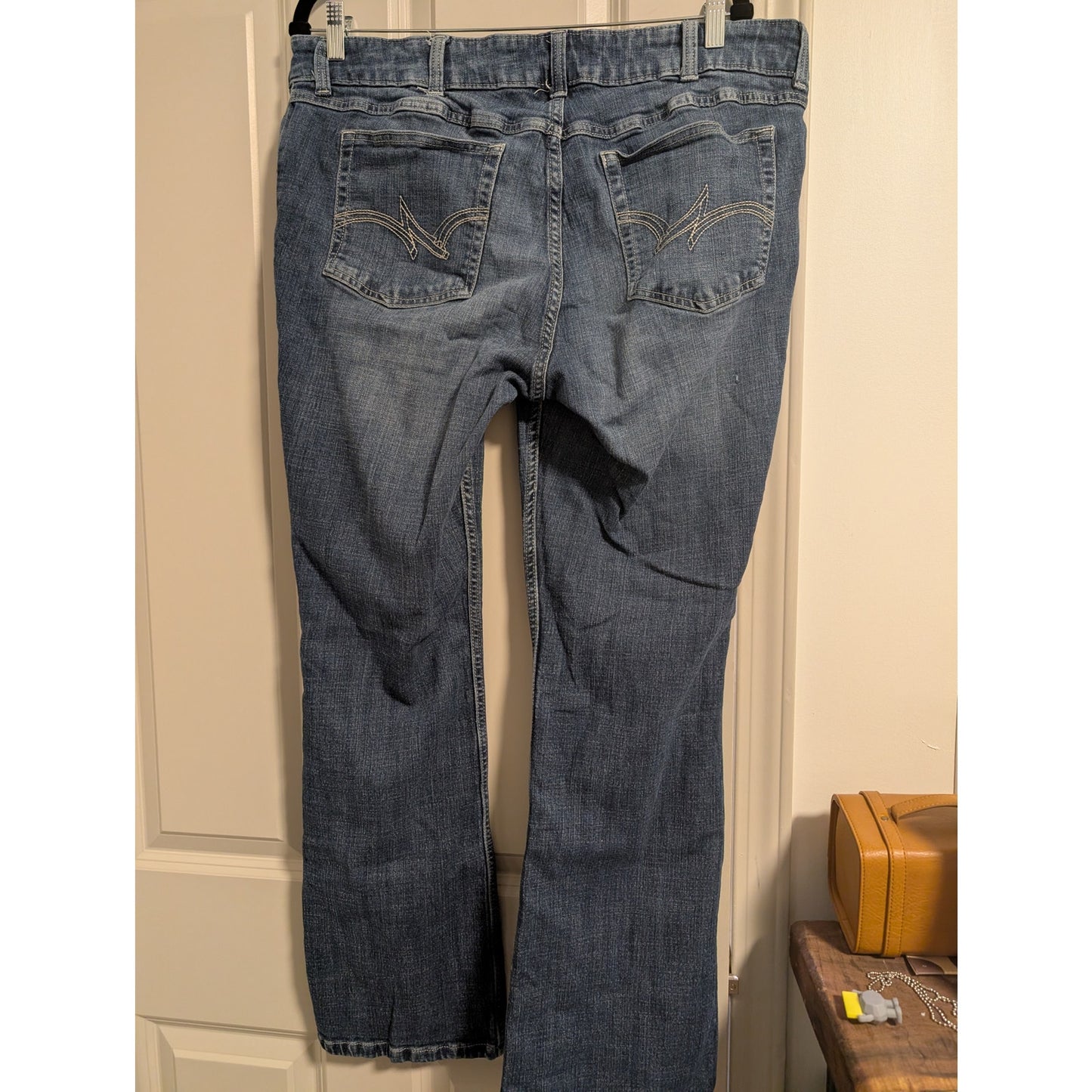 1518 - Wrangler Boot Cut Stretch Jeans - 18W x 32