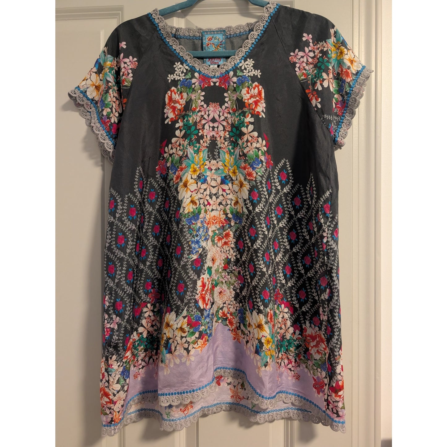 1534 - Johnny Was 100% Silk Floral print blouse with Embroidered Trim - XS