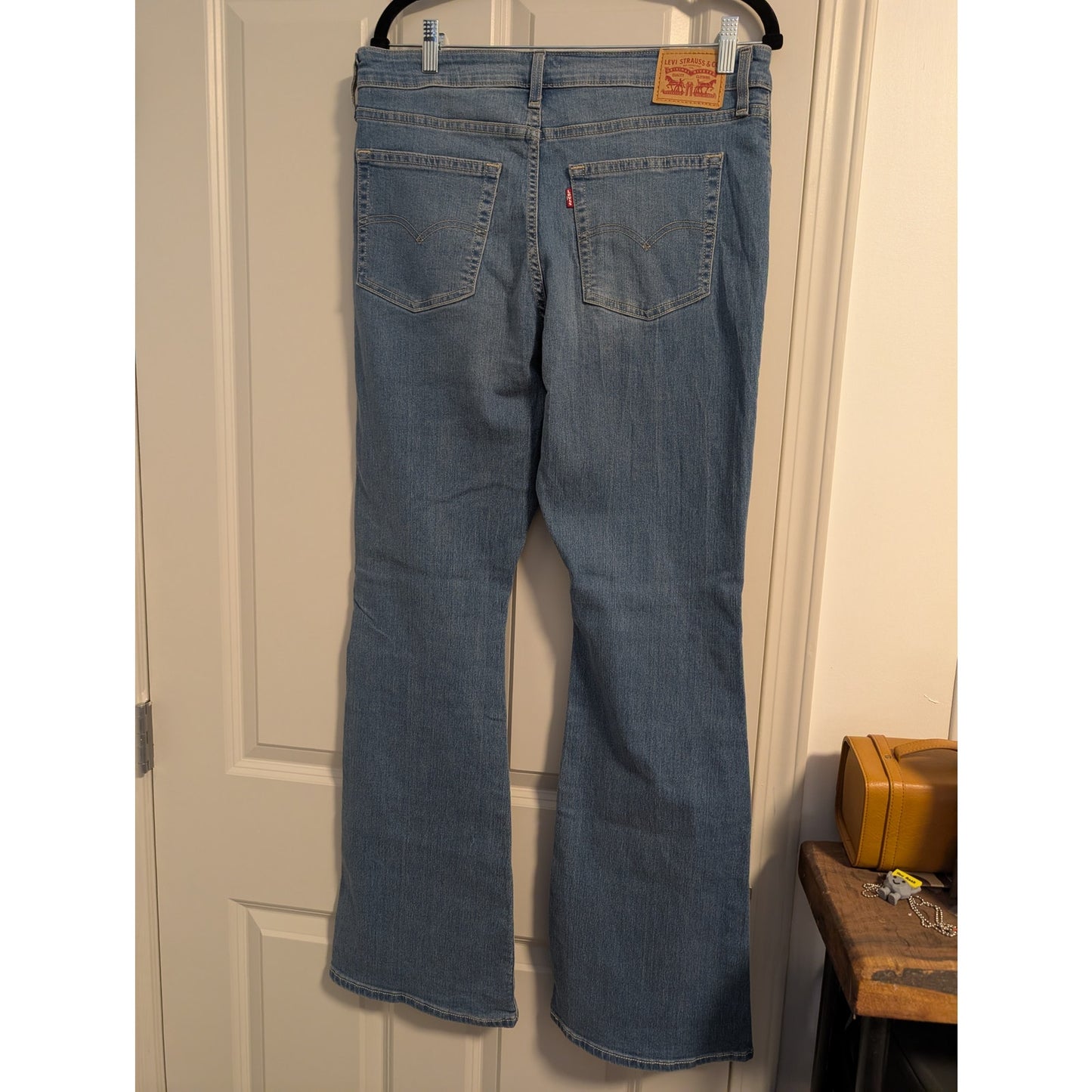 1467 - Levi's Sstellar stretch 726 Flare Light Wash Jeans - NWT - 32 x 32 (16)