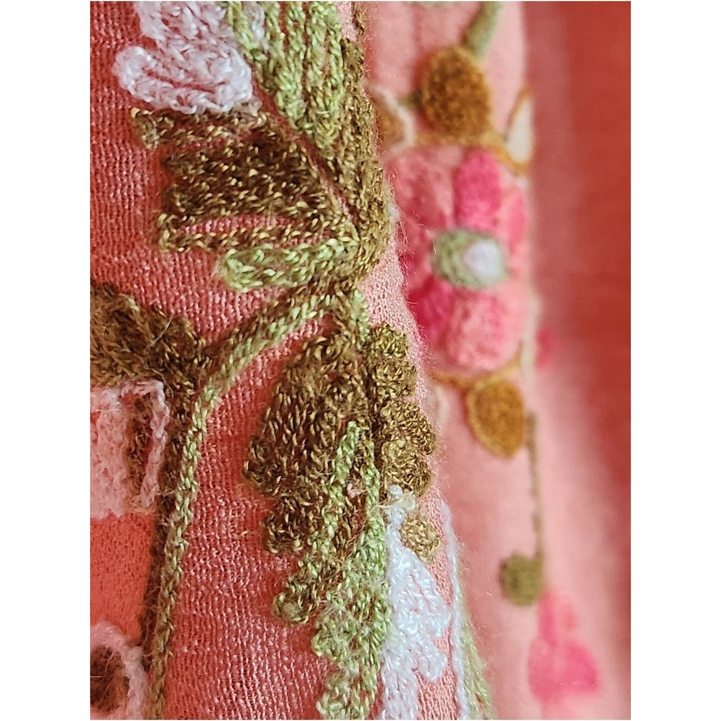 1087 -Hope Springs Coral Floral Embroidered Blouse -NEW- Med