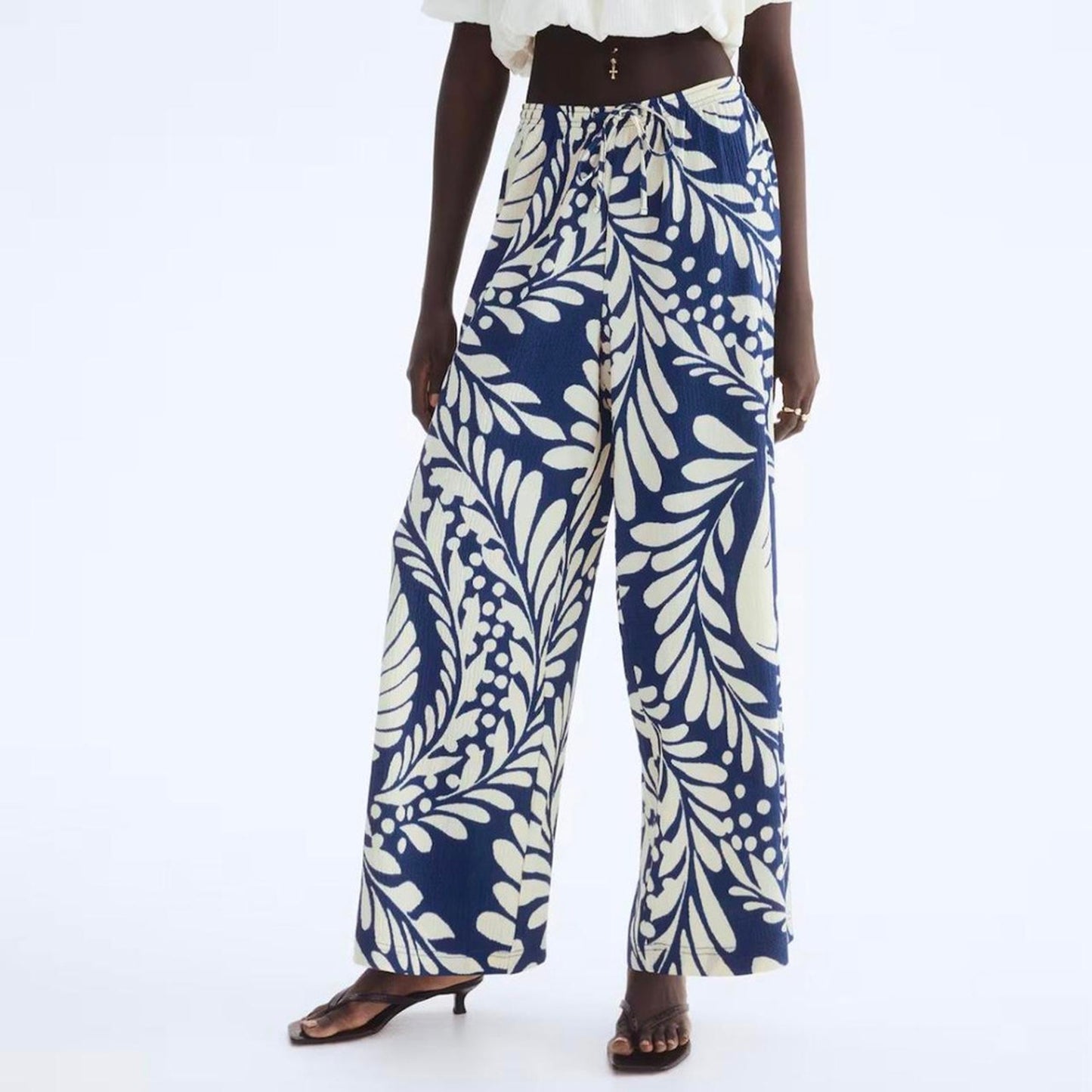 1108 - H & M Boho Wide Leg Pants Blue Cream Leaf Print High Waist - NEW - Size 1