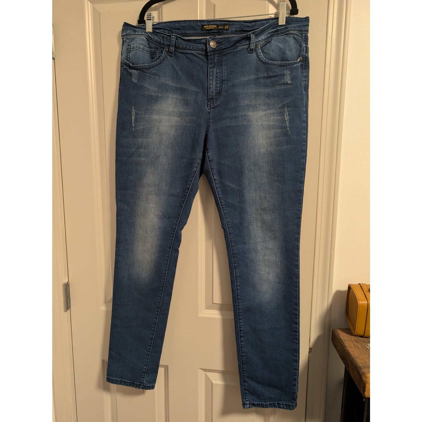 1536 - Iris Jeans Skinny Distressed - Size 18