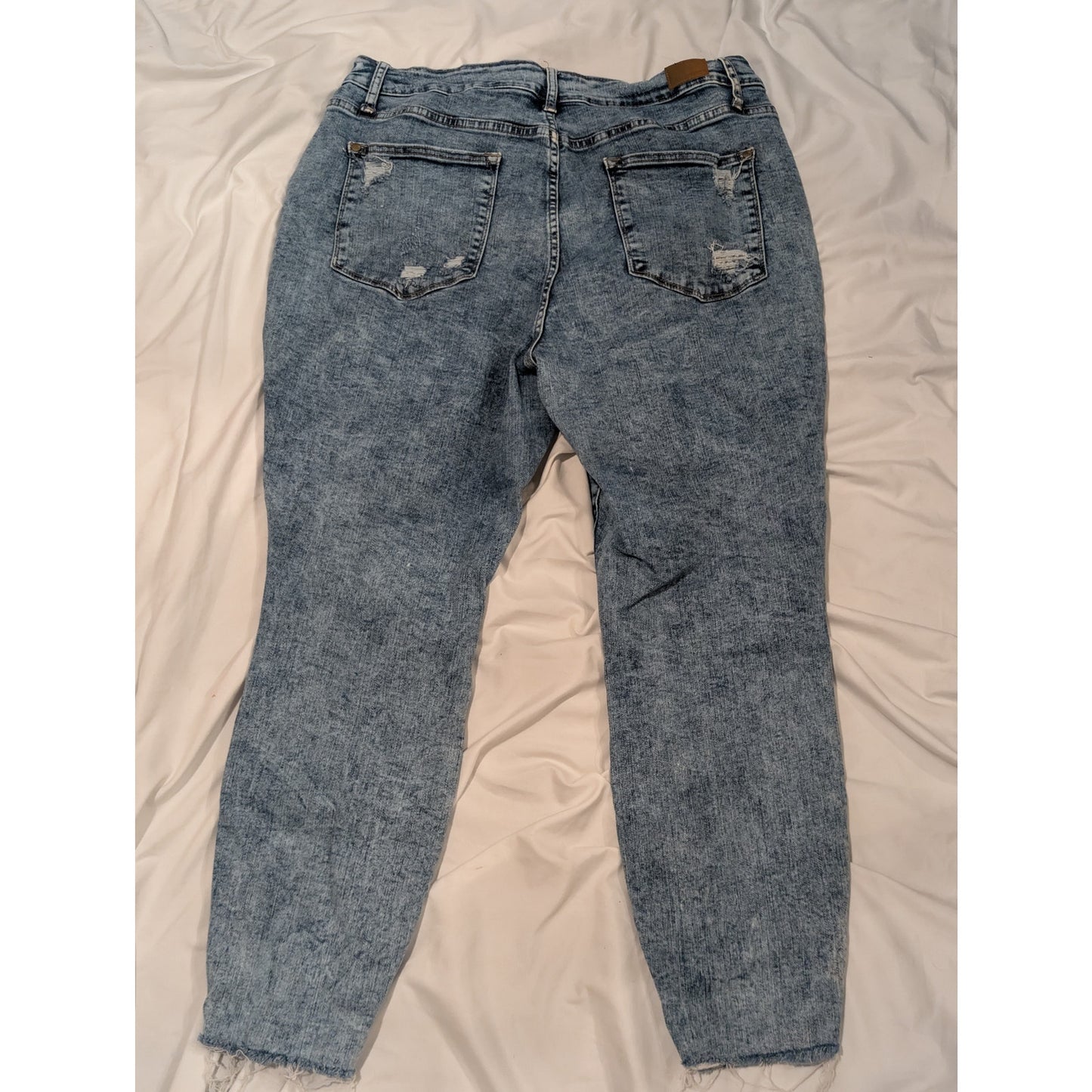 1435 - Judy Blue - Acid Wash Distressed Jeans - Size 20  - PreLoved
