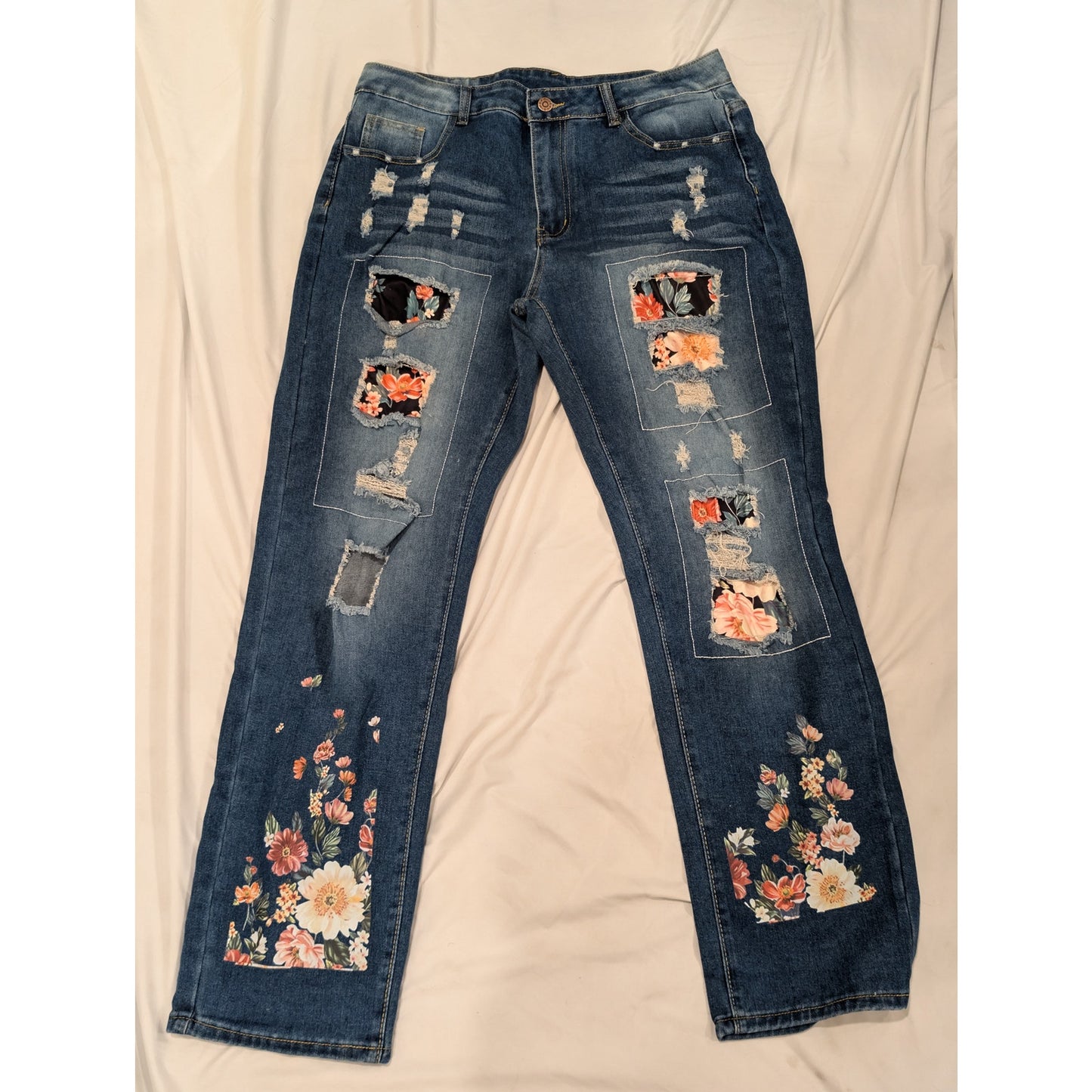 1323 - Distressed High Rise Straight Leg Jeans With floral design - L