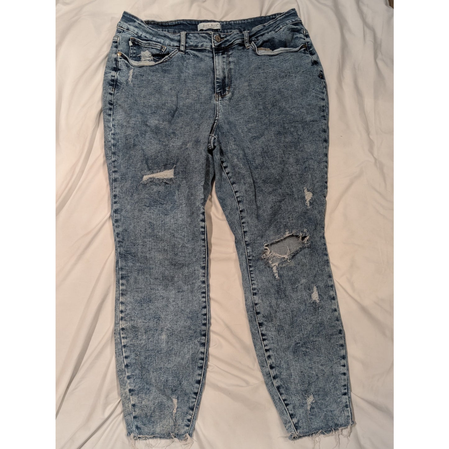 1435 - Judy Blue - Acid Wash Distressed Jeans - Size 20  - PreLoved