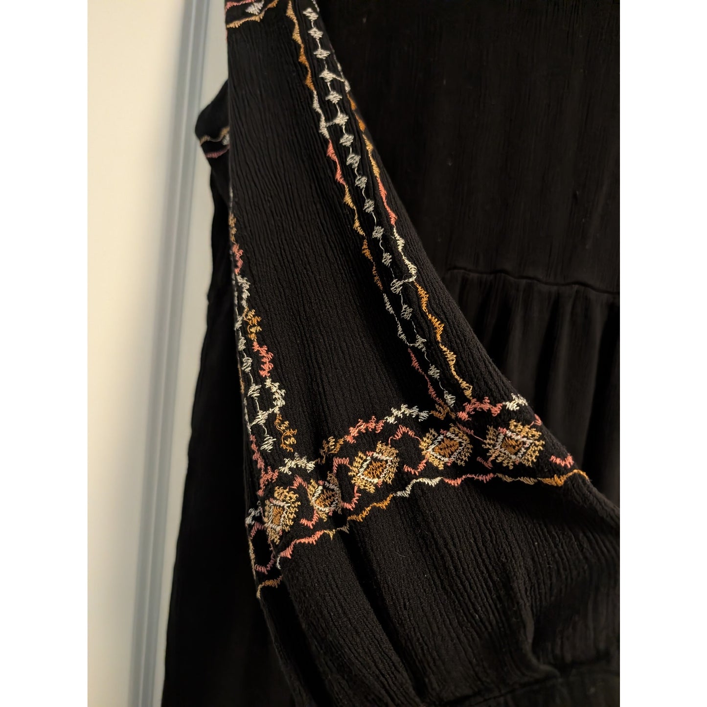 1464 - Knox Rose Black Embroidered Tunic - XL*