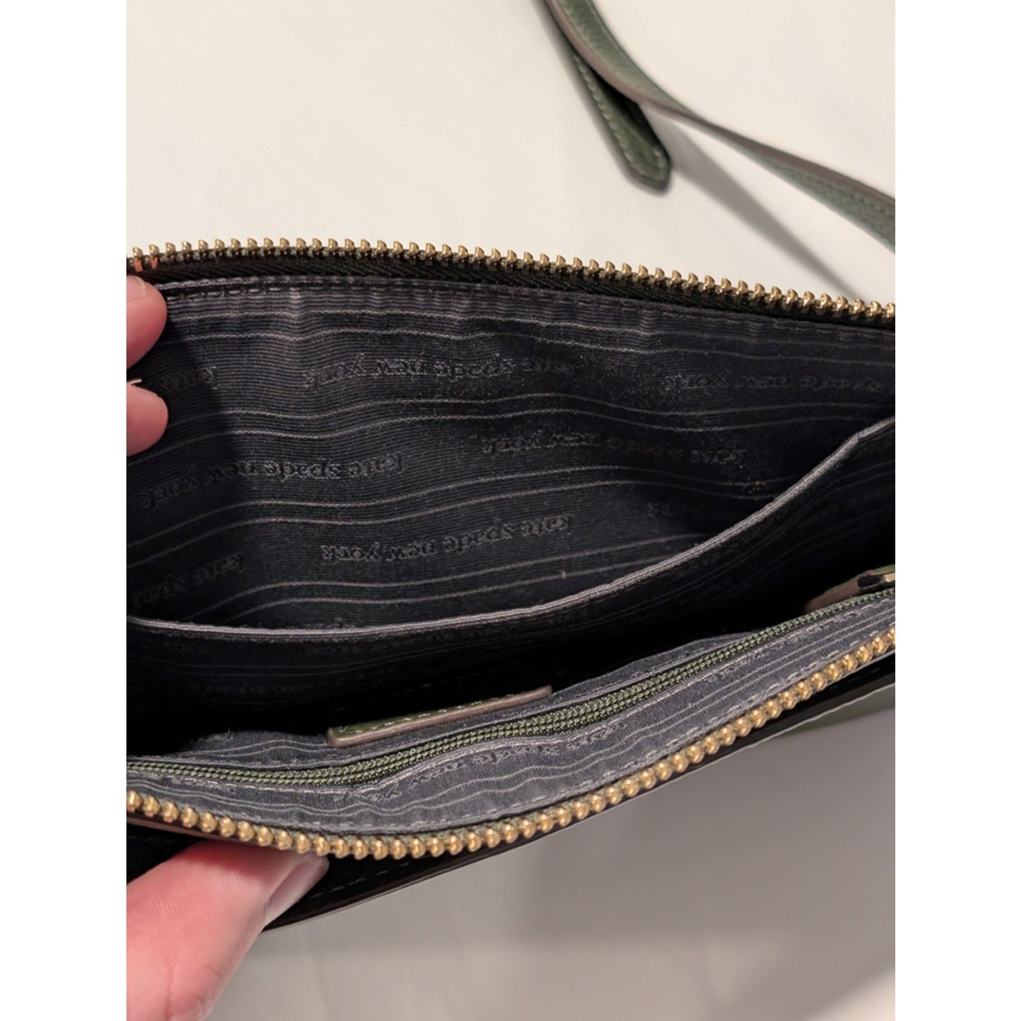 1065- Kate Spade Crossbody Wallet Pebbled Leather Green Gold