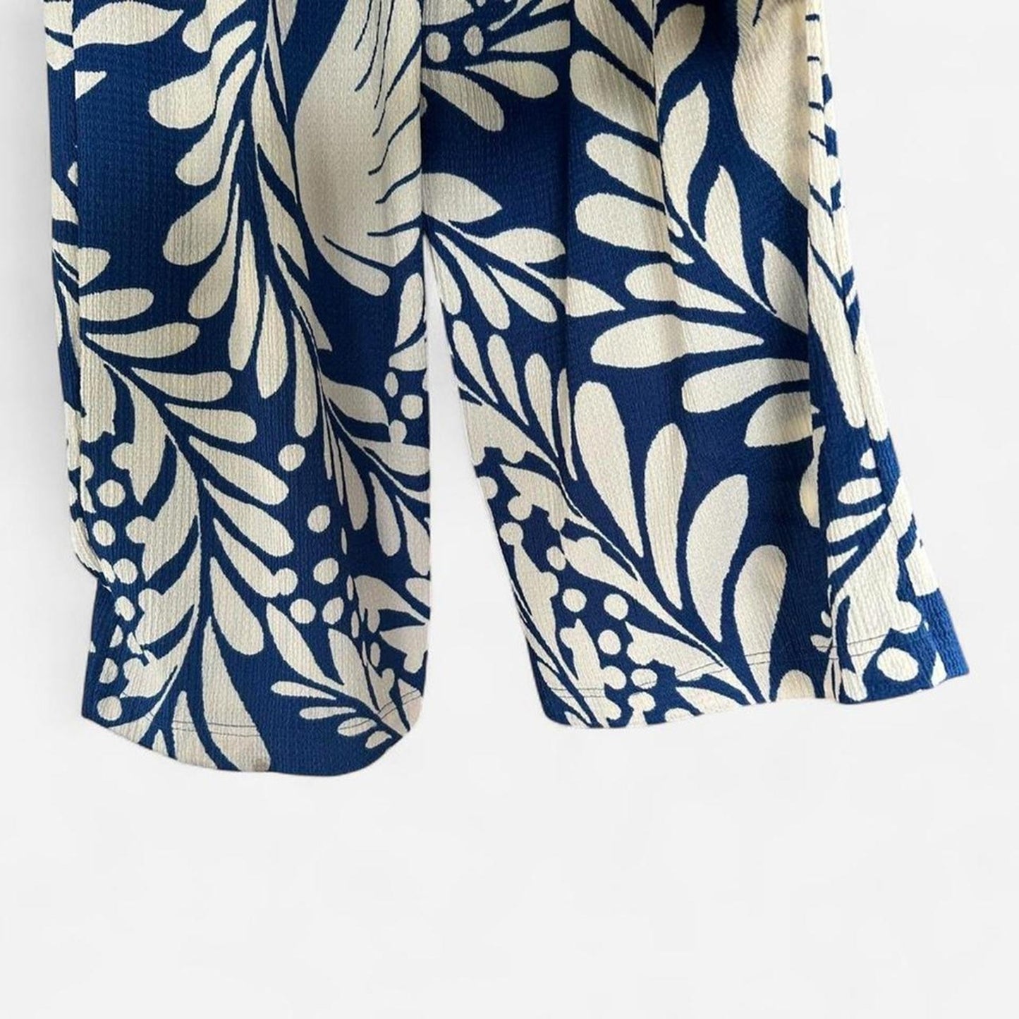 1108 - H & M Boho Wide Leg Pants Blue Cream Leaf Print High Waist - NEW - Size 1