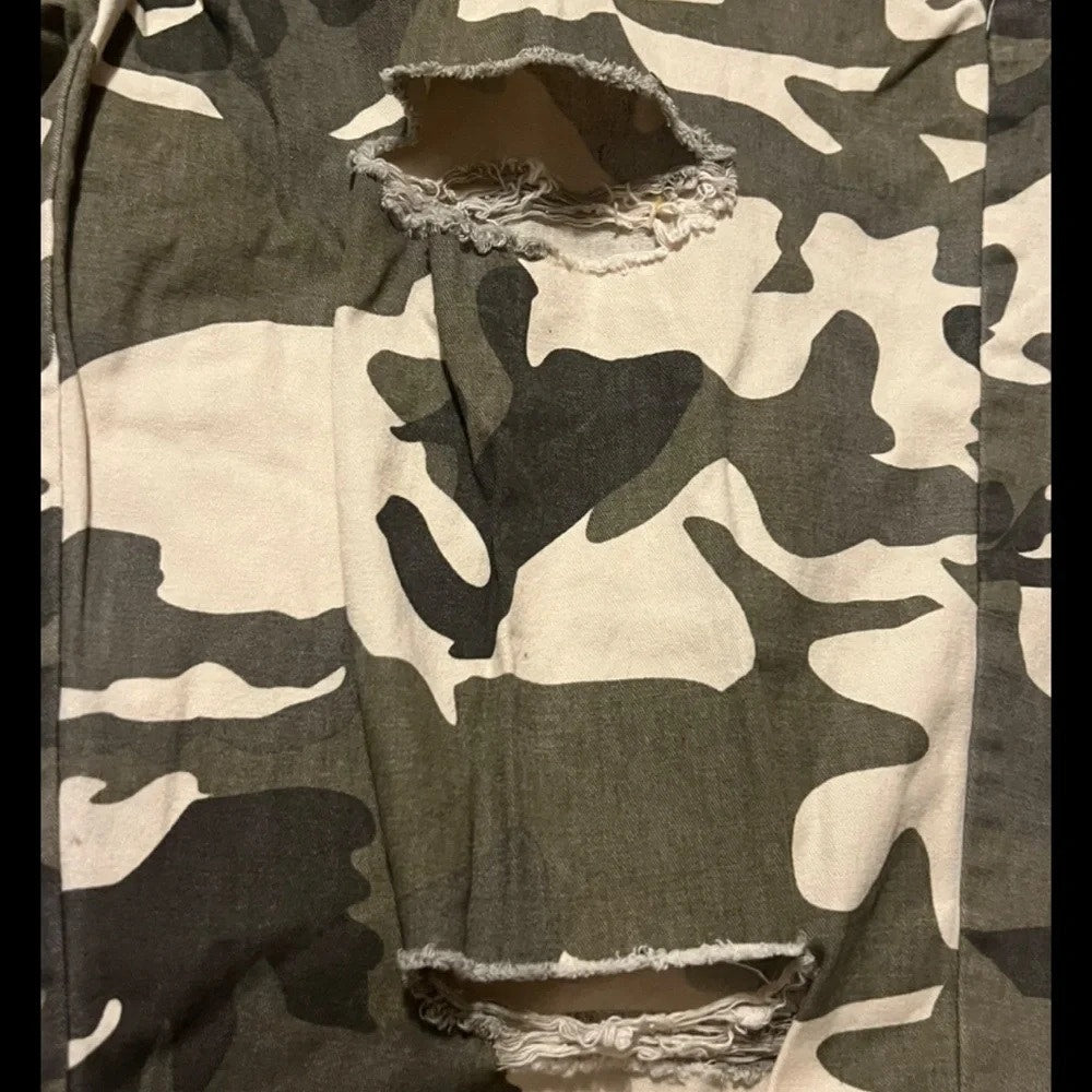 1271- Oddy Camo Pants - Distressed - Size 3XL
