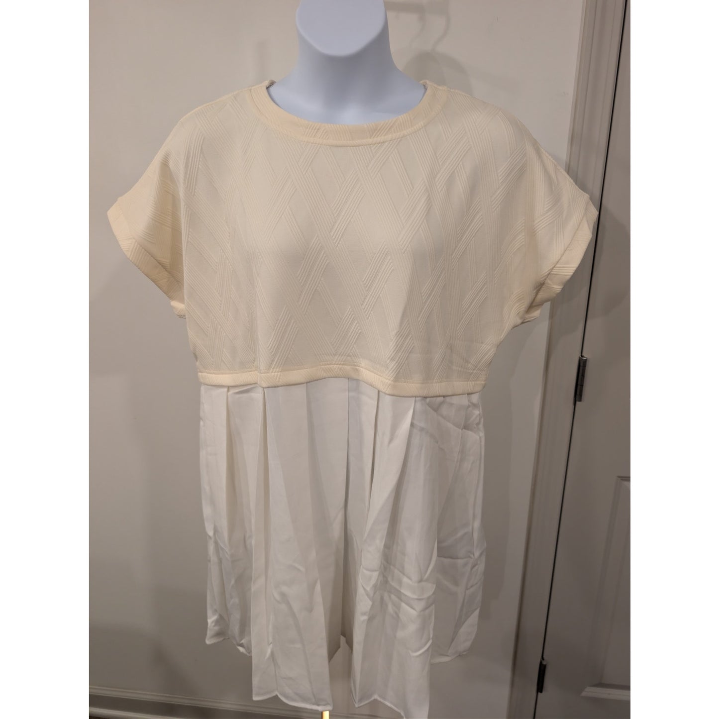 1431 - Umgee Cream Jacquard and pleated skirt - NWT - Size XL