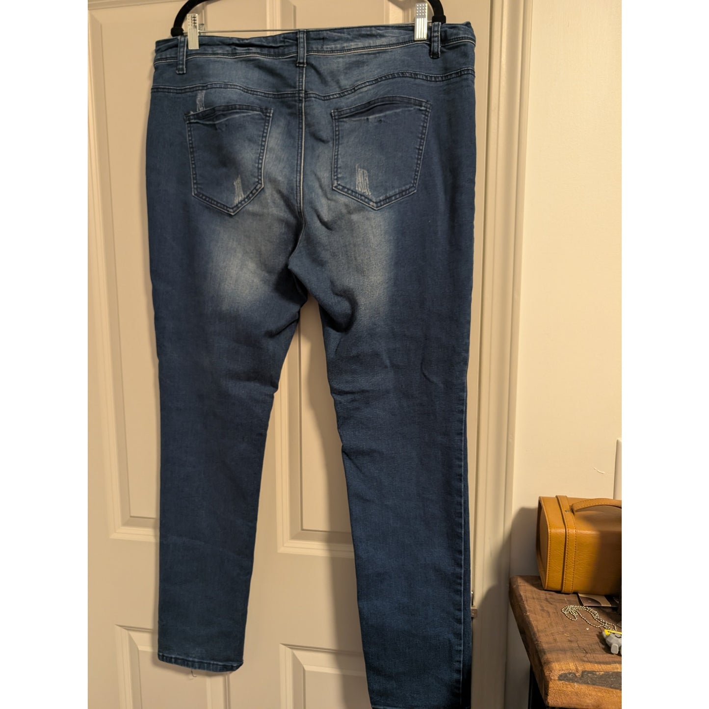 1536 - Iris Jeans Skinny Distressed - Size 18