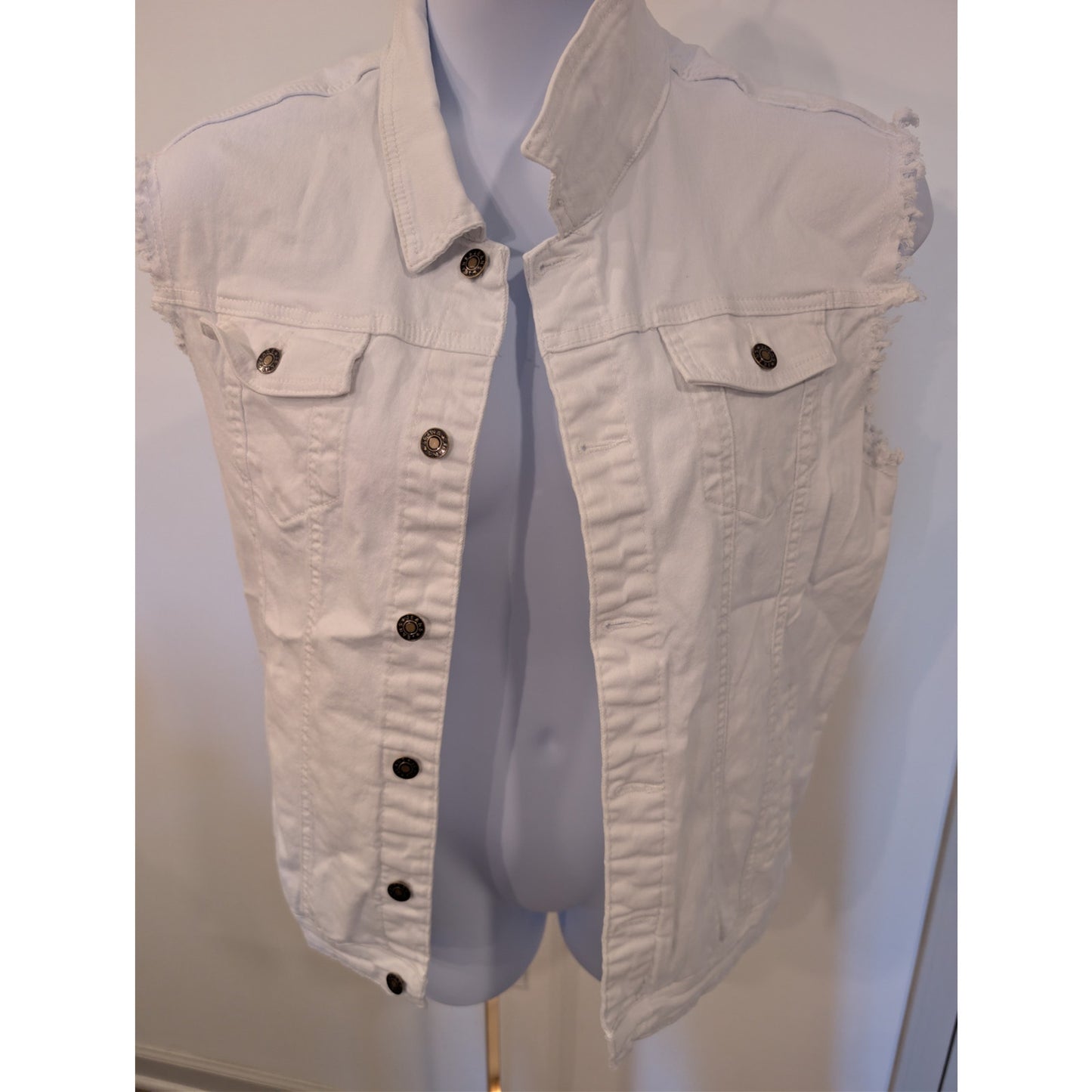 1156 - Alliance White Denim Cropped Vest Frayed Sleeveless Button Front -Size Sm
